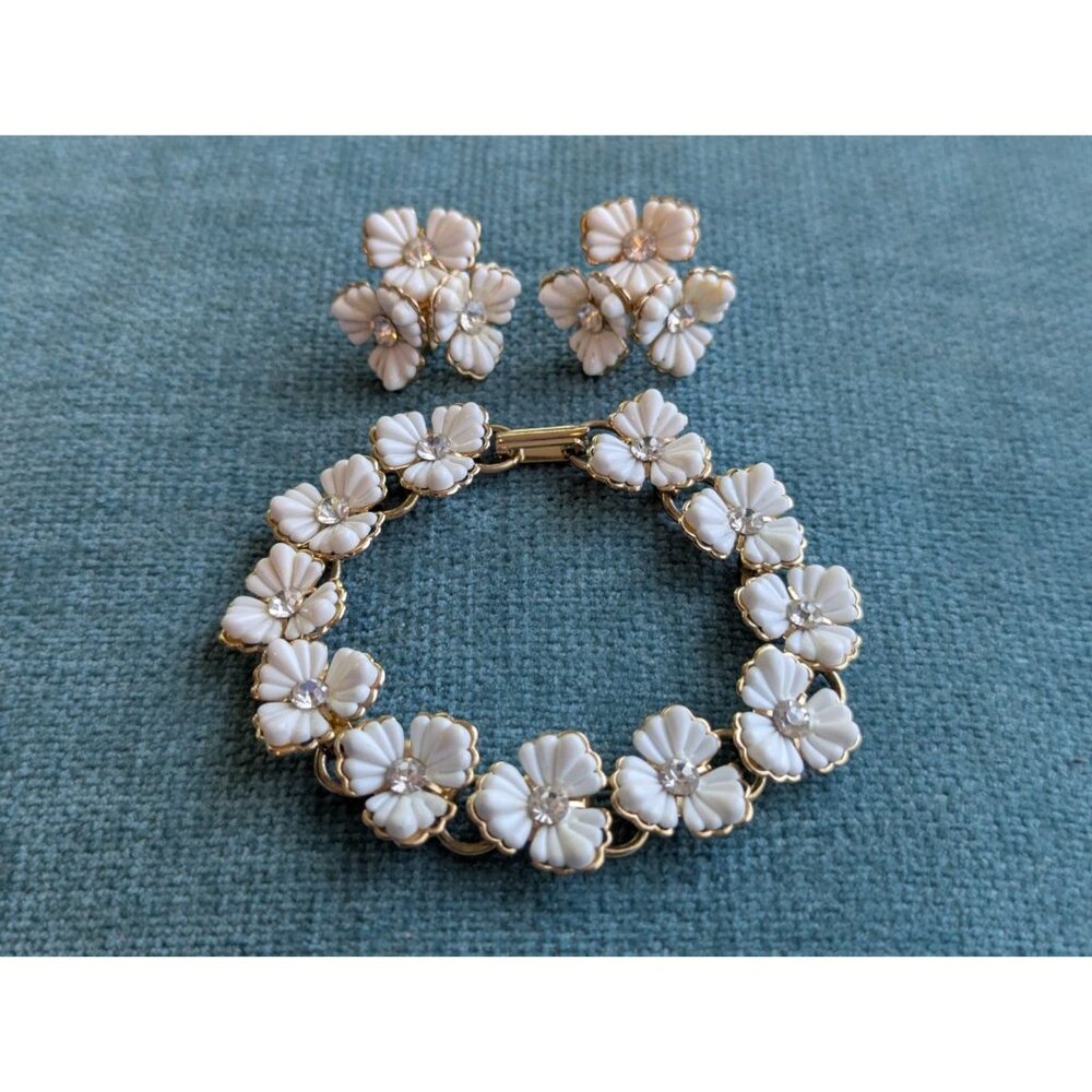 Vintage 1950's White Plastic Flowers Rhinestone Bracelet & Earrings Set Mcm